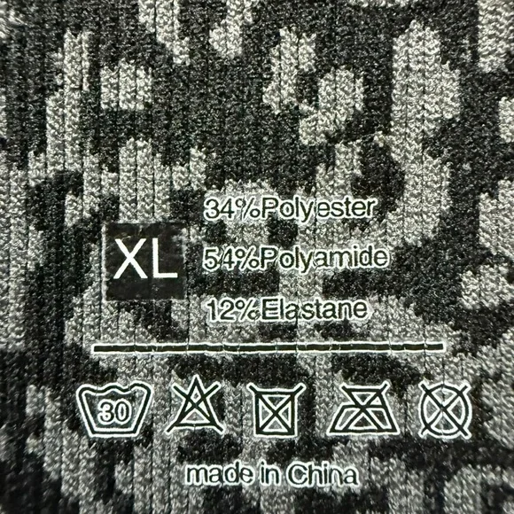 Gray leopard print leggings #leopard #leggings #Activewear #ScrunchButt - Picture 3 of 5